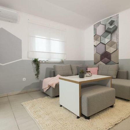 Jela Apartments Nin Esterno foto